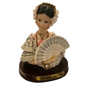 Montefiori Collection Figurine Italian Design Woman with Fan